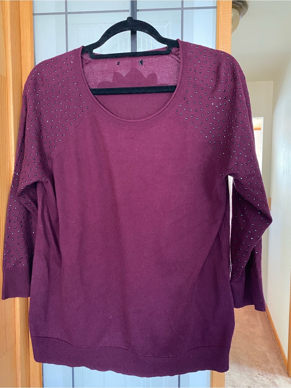 Women's Embellished Crewneck Sweater - Burgundy
